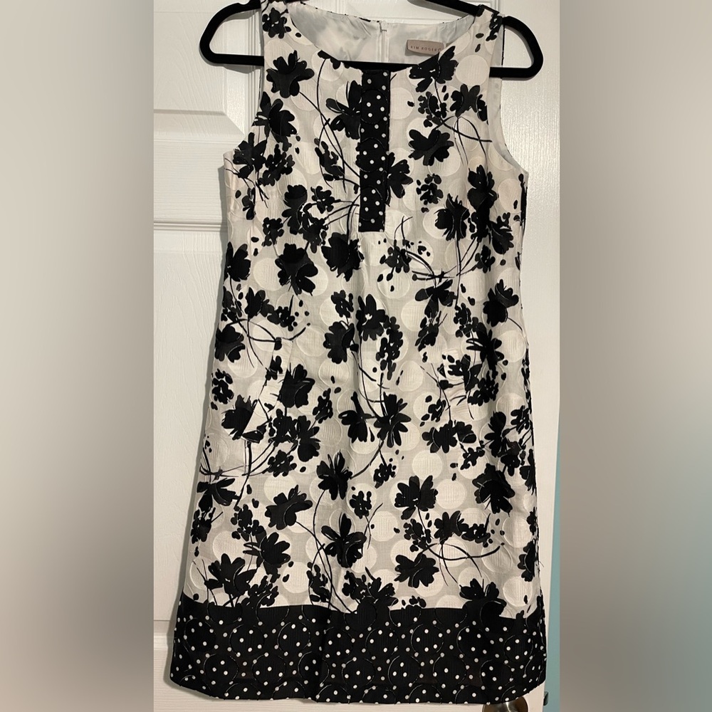 Kim Rogers Sheath Floral Sleeveless Dress in Black and White